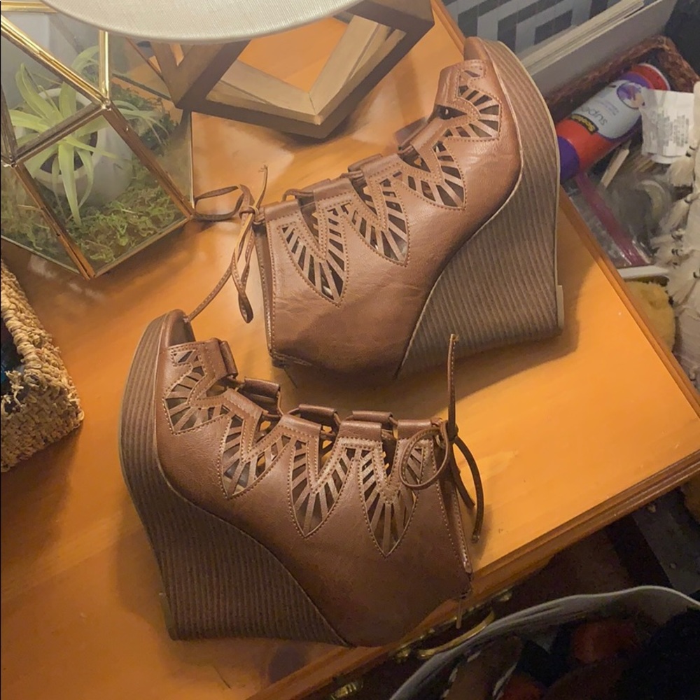 Wooden wedged faux leather brown wedges